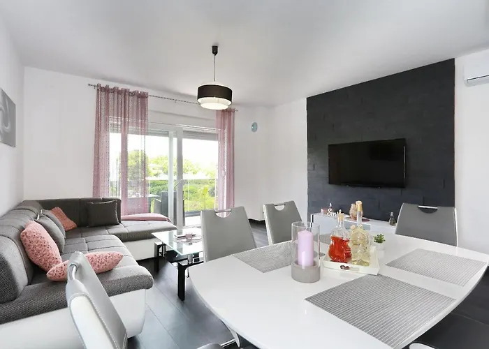 Laguna Apartment